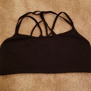 🌺 3/$20 NWOT Sports Bra with Crisscross Straps